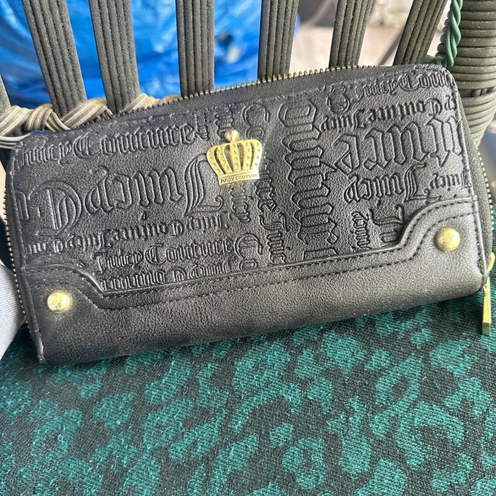 JUICY COUTURE BLACK WALLET MEDIUM SIZE WALLET **USED